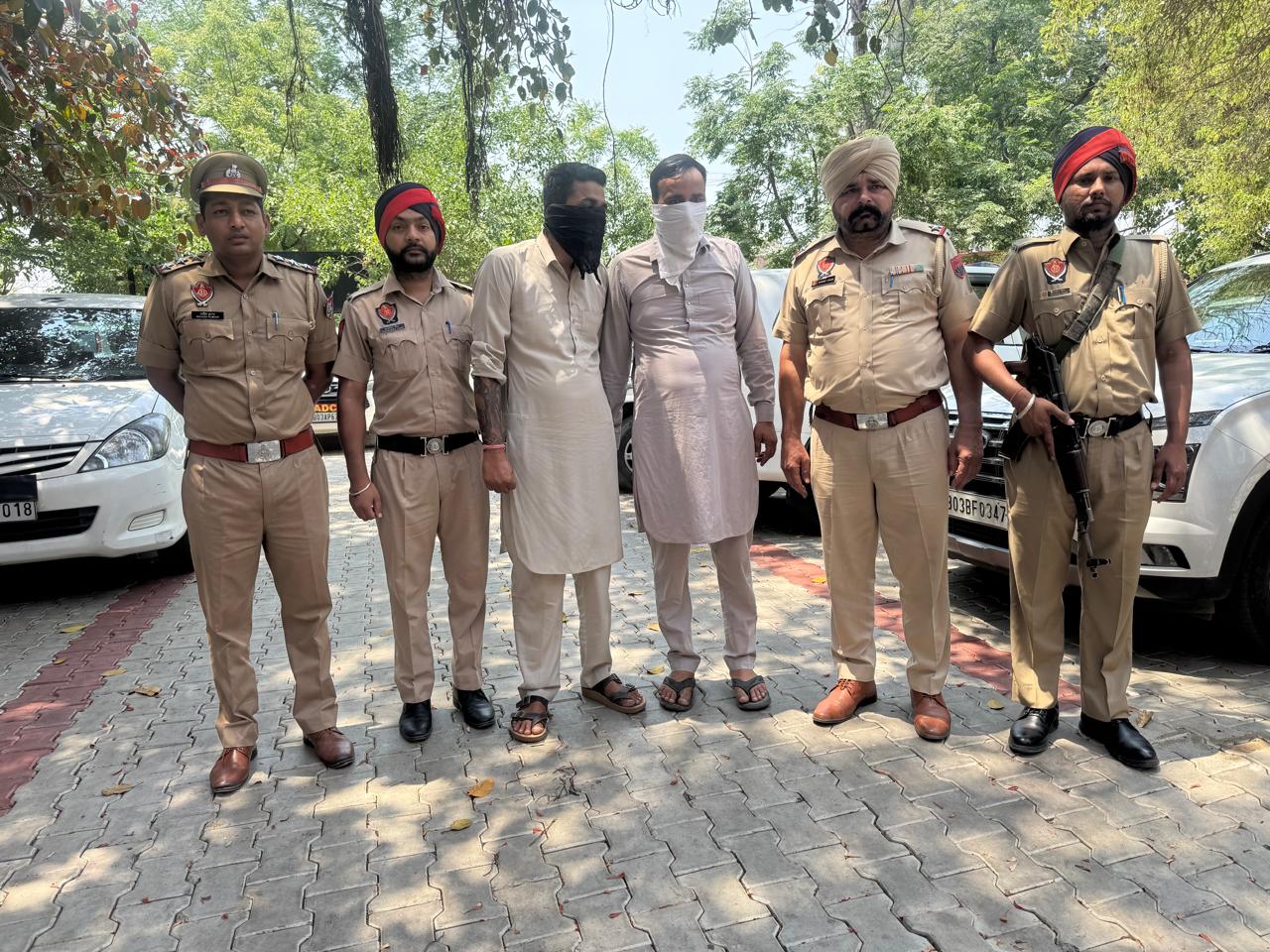98 ਕਿੱਲੋ ਭੁੱਕੀ ਚੂਰਾ ਪੋਸਤ*, ਇੱਕ ਕਾਰ ਅਤੇ 50,000/- ਰੁਪਏ ਡਰੱਗ ਮਨੀ ਬਰਾਮਦ ਕੀਤੀ ਹੈ।