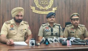 98 ਕਿੱਲੋ ਭੁੱਕੀ ਚੂਰਾ ਪੋਸਤ*, ਇੱਕ ਕਾਰ ਅਤੇ 50,000/- ਰੁਪਏ ਡਰੱਗ ਮਨੀ ਬਰਾਮਦ ਕੀਤੀ ਹੈ।