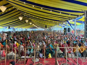 श्री शिव महापुराण कथा” का दरबार, पहले दिन उमड़ा लाखों श्रद्धालुओं का सैलाब