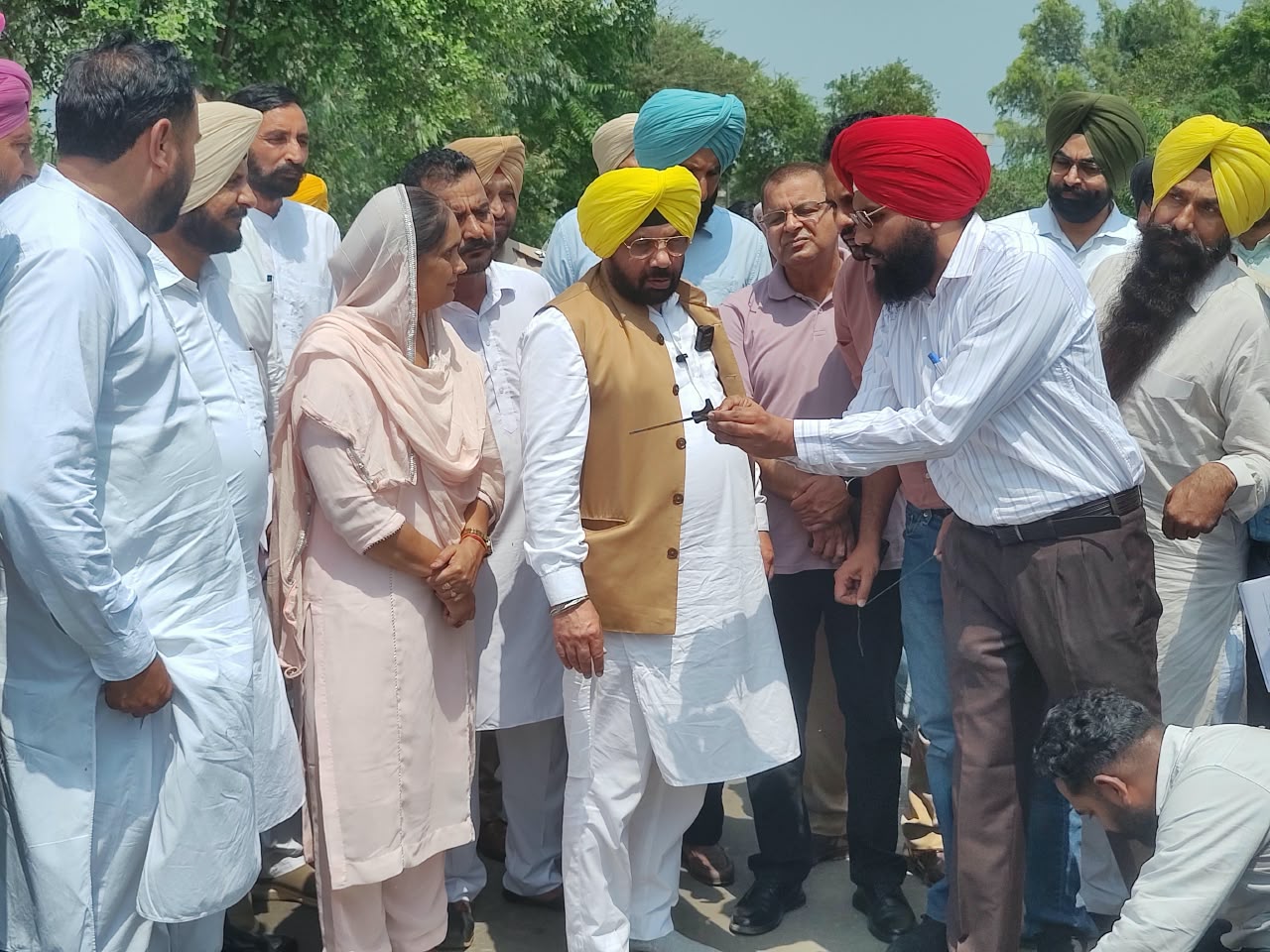 ਹੱਥਾਂ ਨਾਲ ਟੁੱਟ ਰਹੀ ਸੜਕ ਵਾਲੀ ਵੀਡੀਓ ਬਿਲਕੁਲ ਝੂਠੀ : ਮੰਤਰੀ ਹਰਭਜਨ ਸਿੰਘ ਈਟੀਓ