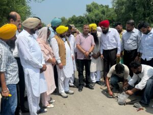 ਹੱਥਾਂ ਨਾਲ ਟੁੱਟ ਰਹੀ ਸੜਕ ਵਾਲੀ ਵੀਡੀਓ ਬਿਲਕੁਲ ਝੂਠੀ : ਮੰਤਰੀ ਹਰਭਜਨ ਸਿੰਘ ਈਟੀਓ