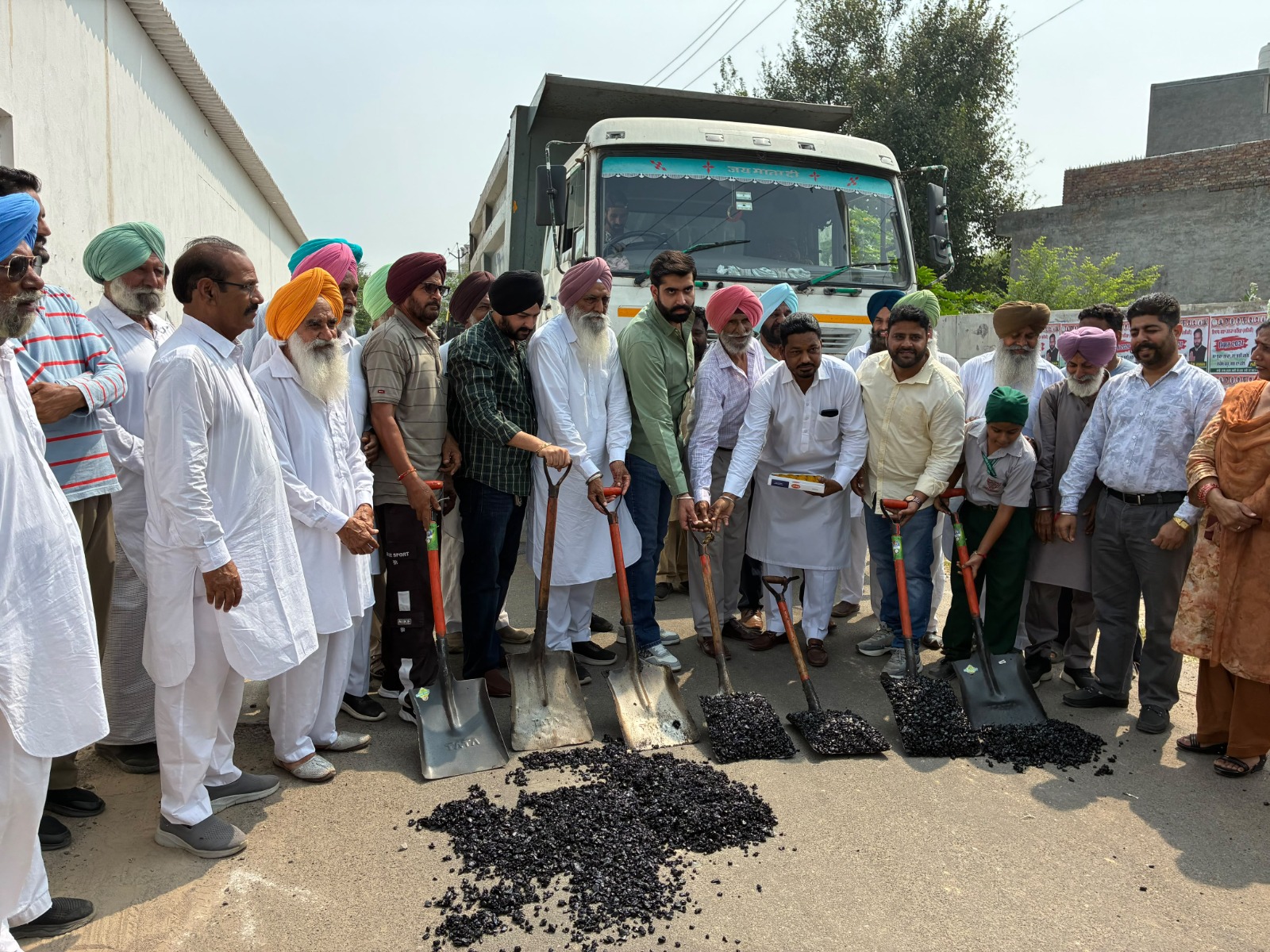 44 ਲੱਖ ਰੁਪਏ ਨਾਲ ਬਦਲੇਗੀ ਆਦਰਸ਼ ਨਗਰ ਦੀਆਂ ਸੜਕਾਂ ਦੀ ਤਸਵੀਰ